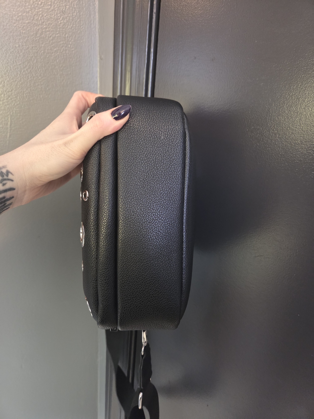 Metal Grommet Handbag - Picture 3 of 6
